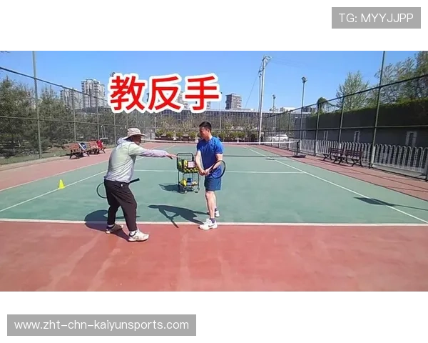 掌握节奏,从容应对——网球正反手转换节奏训练全攻略 掌握节奏,从容应对——网球正反手转换节奏训练全攻略