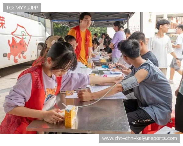 军训献血与假期挂钩? 校方:绝对自愿,学校献血 军训献血与假期挂钩? 校方:绝对自愿,学校献血
