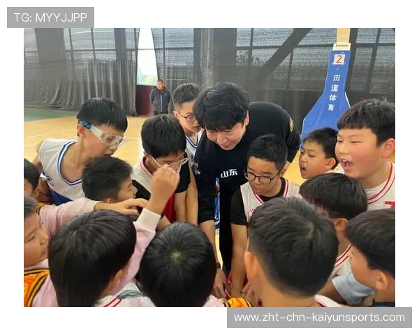 教练组与球员关系密切，促进团队凝聚力，教练组成员